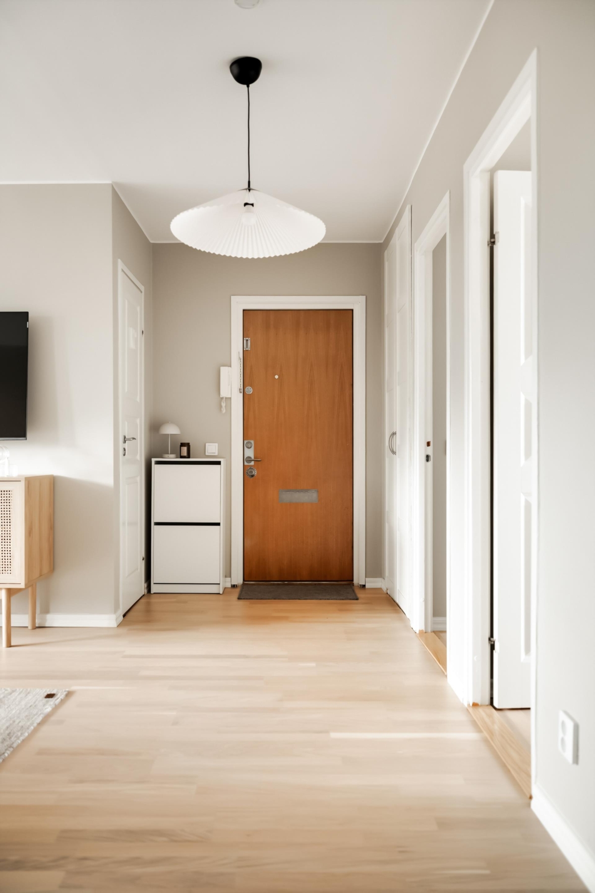 LJUS, RYMLIG & MODERN FYRARUMSLÄGENHET 
