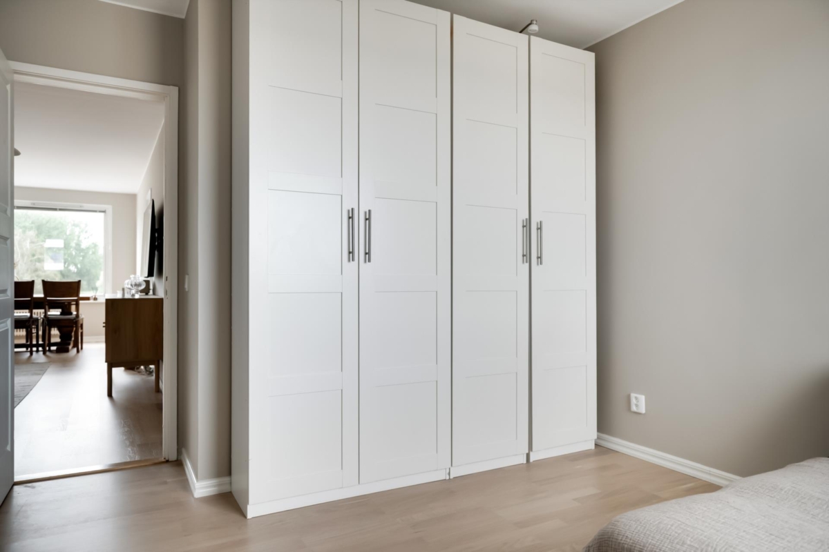 LJUS, RYMLIG & MODERN FYRARUMSLÄGENHET 