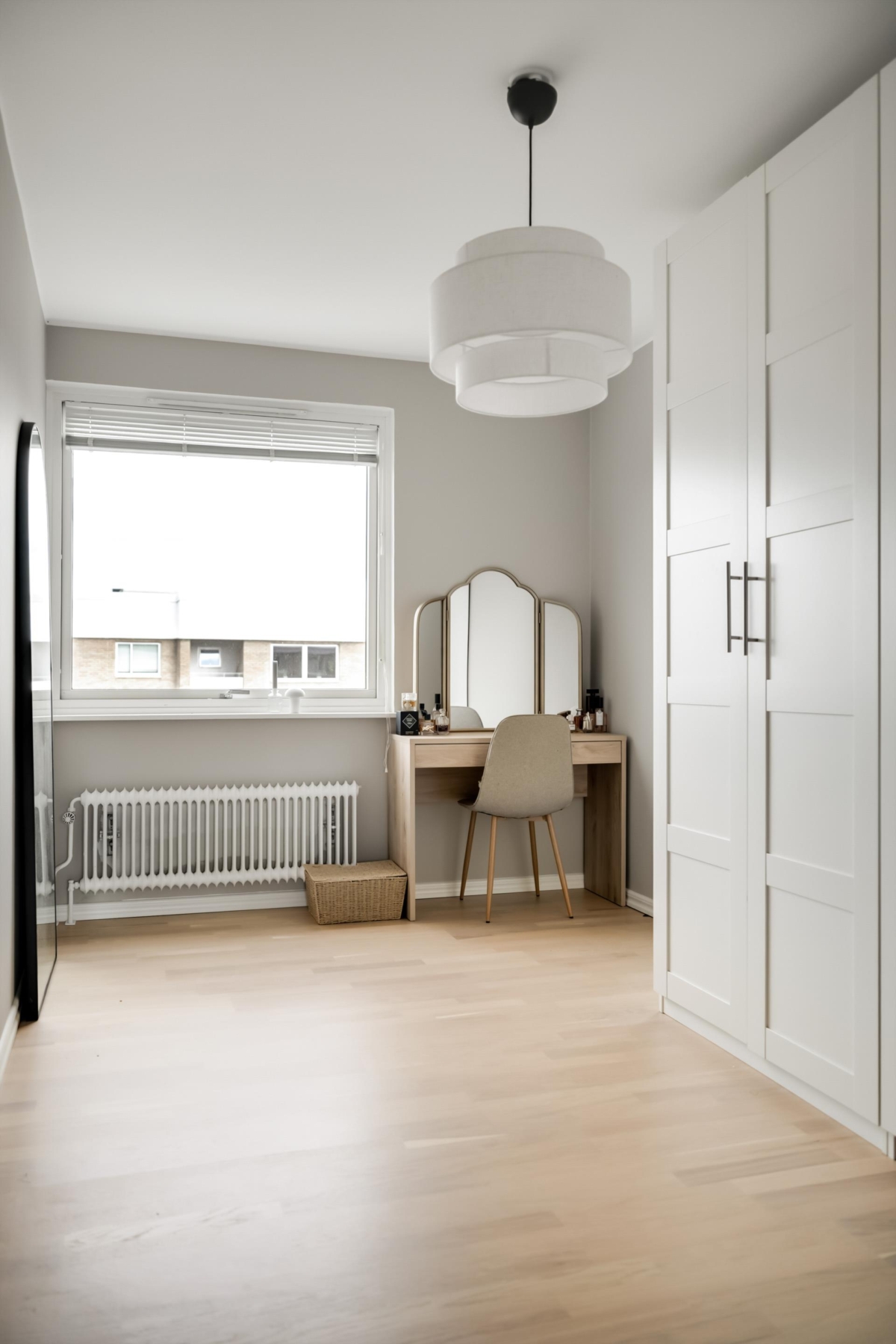 LJUS, RYMLIG & MODERN FYRARUMSLÄGENHET 